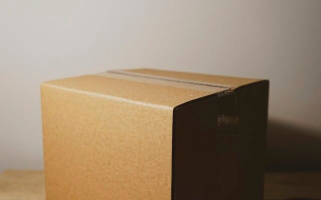 Brown cardboard box, shallow focus photo