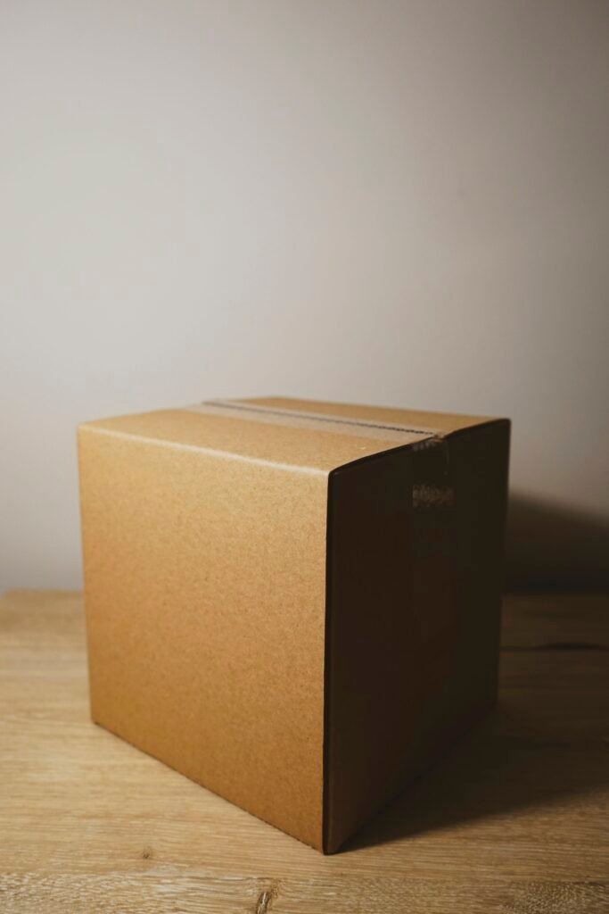 Brown cardboard box, shallow focus photo